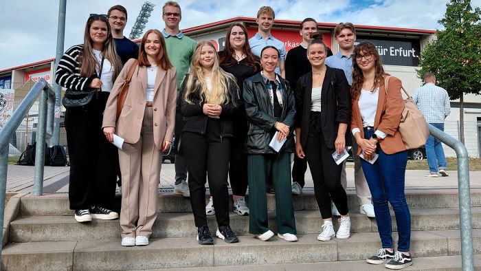 Gruppe von Studierenden bei der Exkursion zur Erwicon